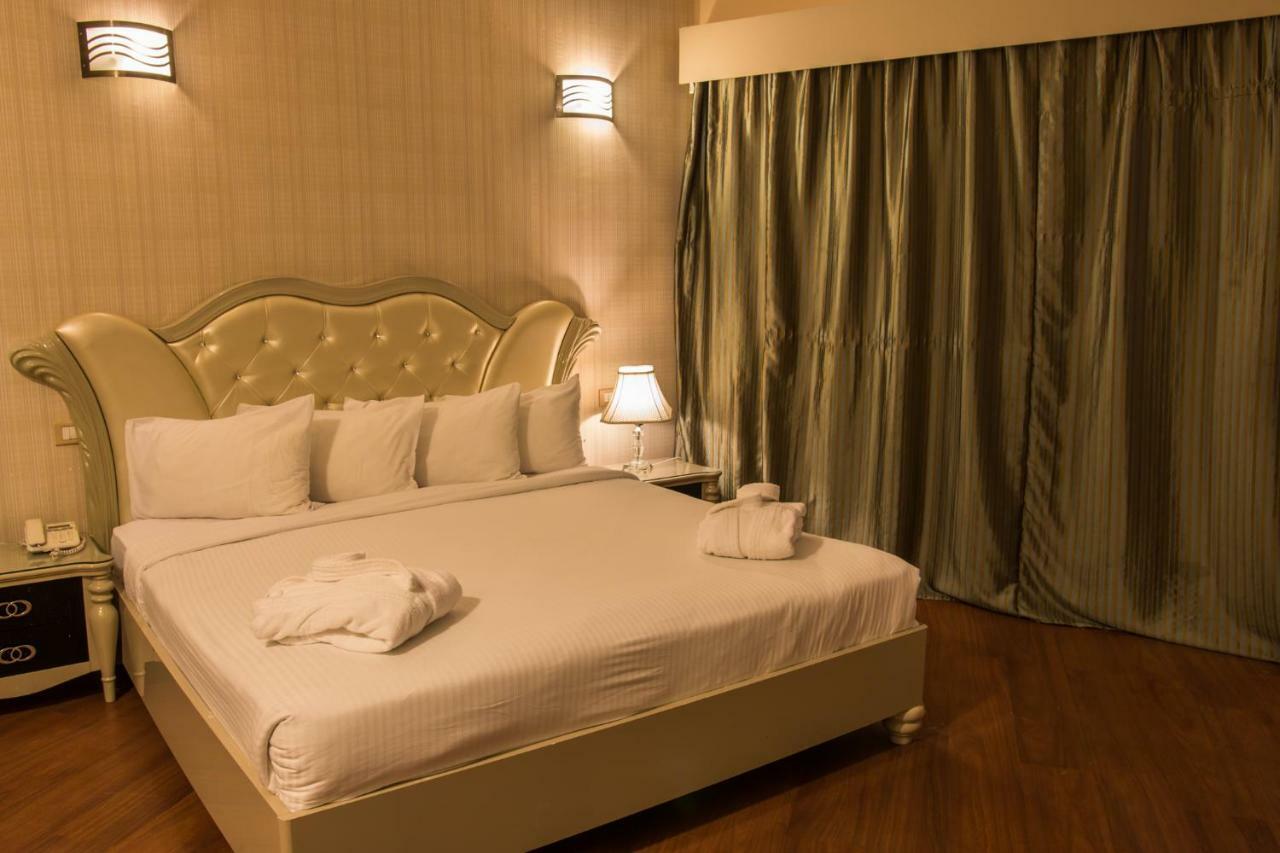 Paradise 4*